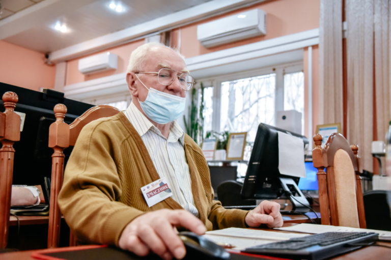 Могут ли женщины участвовать в соревнованиях по компьютерному спорту среди мужчин